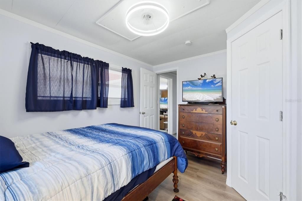 For Sale: $137,000 (2 beds, 2 baths, 915 Square Feet)