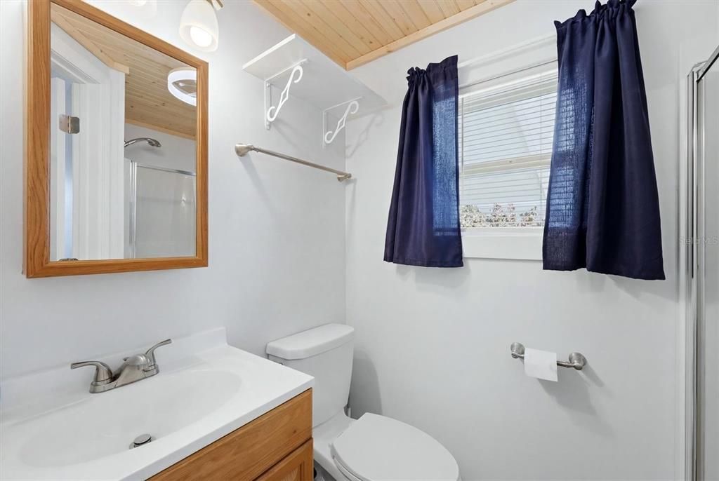 For Sale: $137,000 (2 beds, 2 baths, 915 Square Feet)