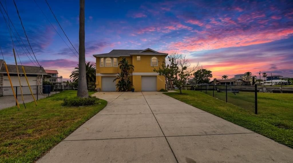 En Venta: $799,000 (3 camas, 3 baños, 1838 Pies cuadrados)