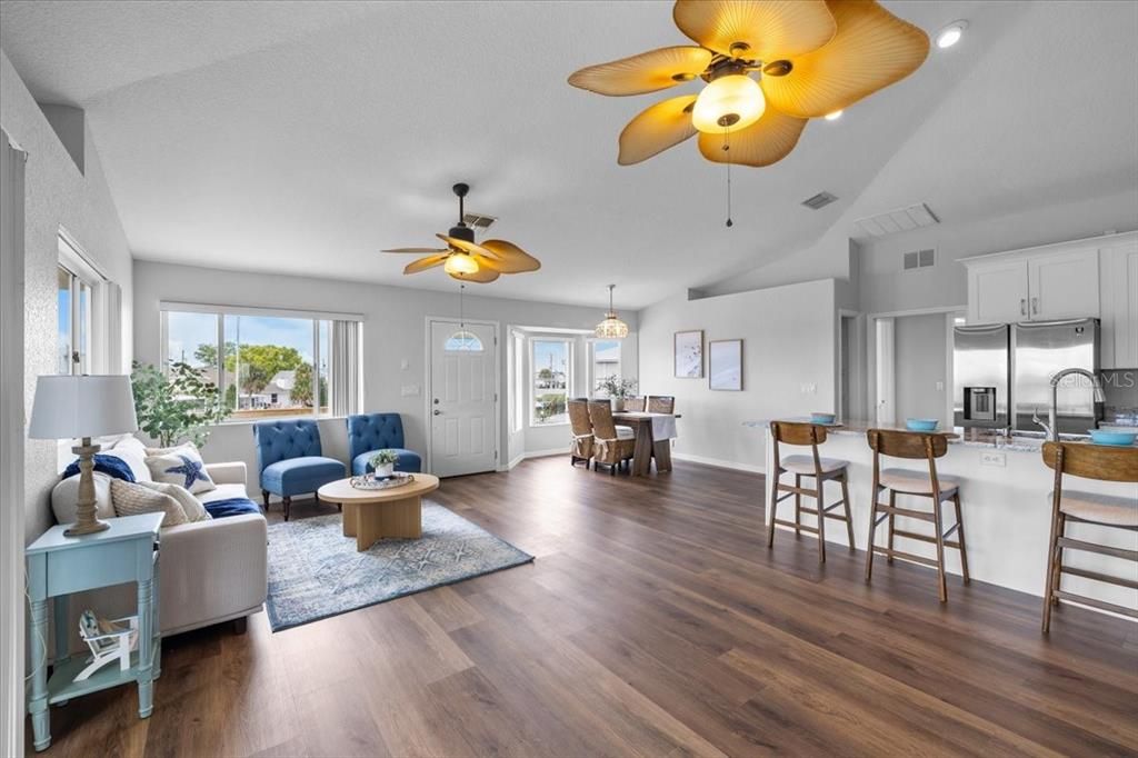En Venta: $799,000 (3 camas, 3 baños, 1838 Pies cuadrados)