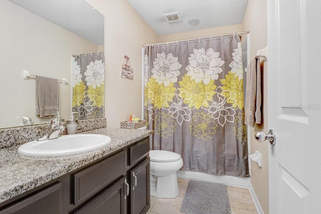 На продажу: $258,900 (3 спален, 2 ванн, 1400 Квадратных фут)