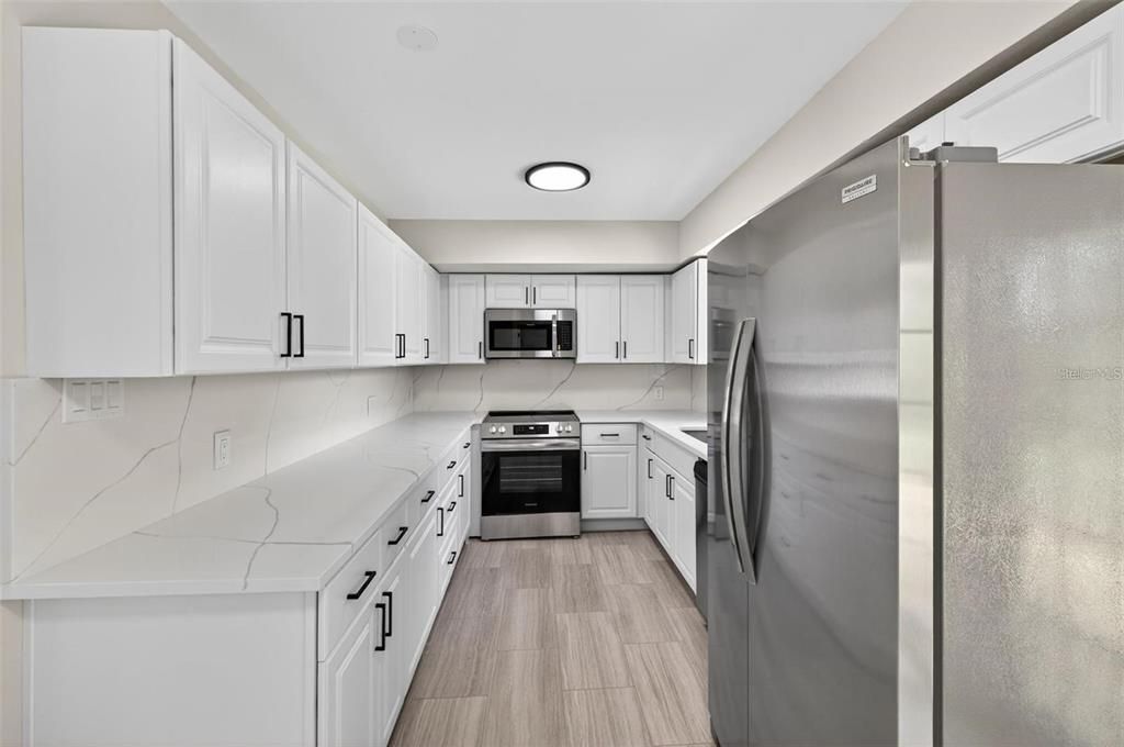 На продажу: $324,900 (3 спален, 2 ванн, 1323 Квадратных фут)