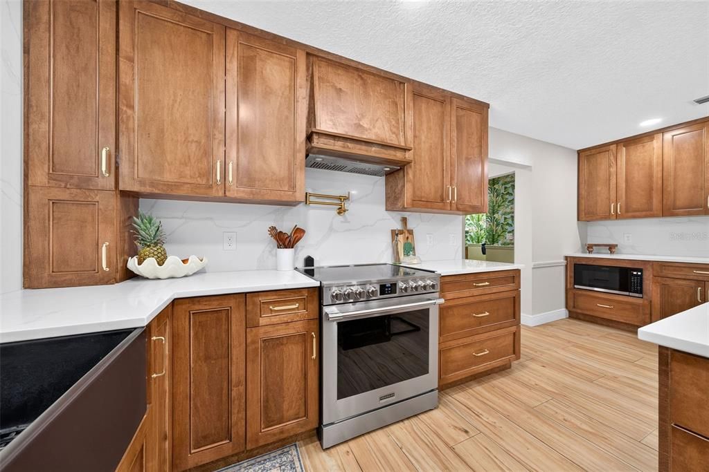 Activo con contrato: $799,000 (4 camas, 3 baños, 2332 Pies cuadrados)