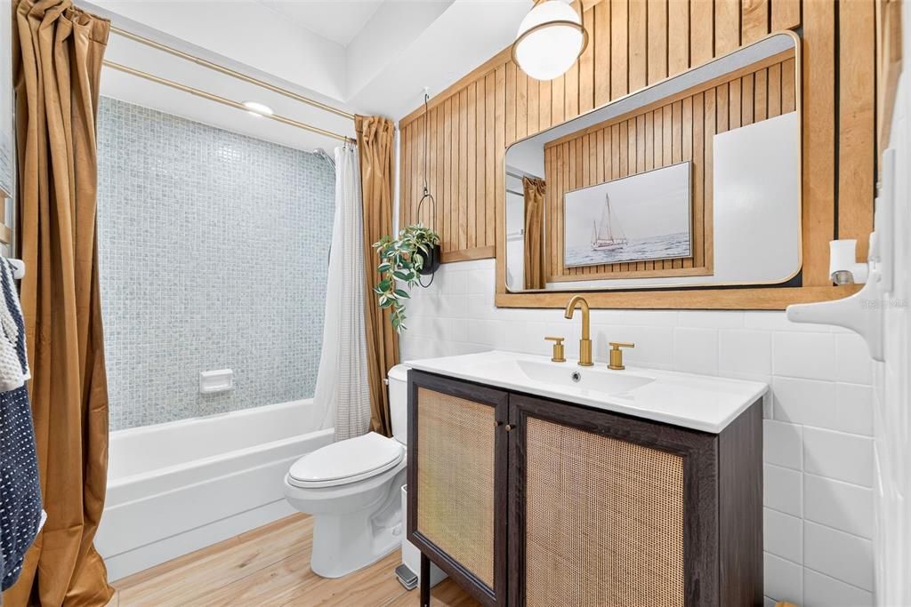Activo con contrato: $799,000 (4 camas, 3 baños, 2332 Pies cuadrados)