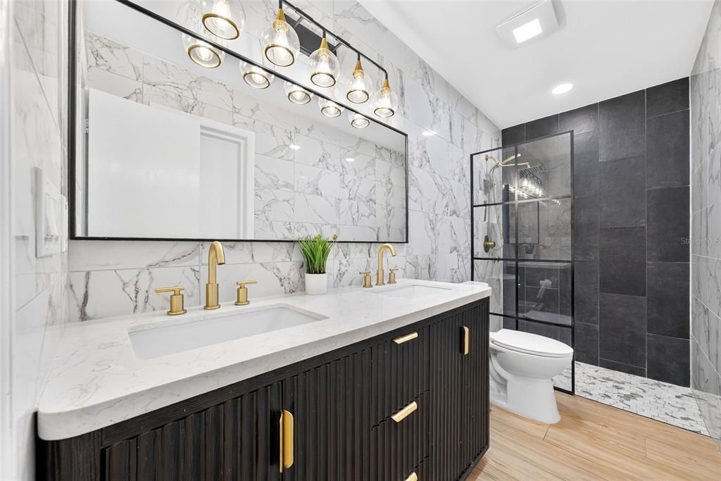 Activo con contrato: $799,000 (4 camas, 3 baños, 2332 Pies cuadrados)
