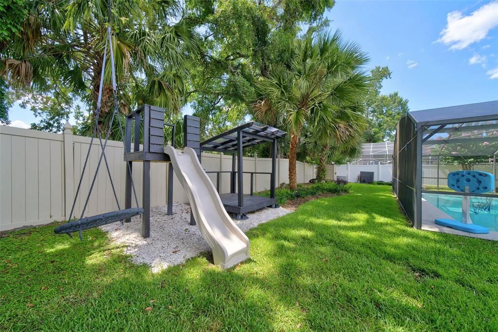 Activo con contrato: $799,000 (4 camas, 3 baños, 2332 Pies cuadrados)