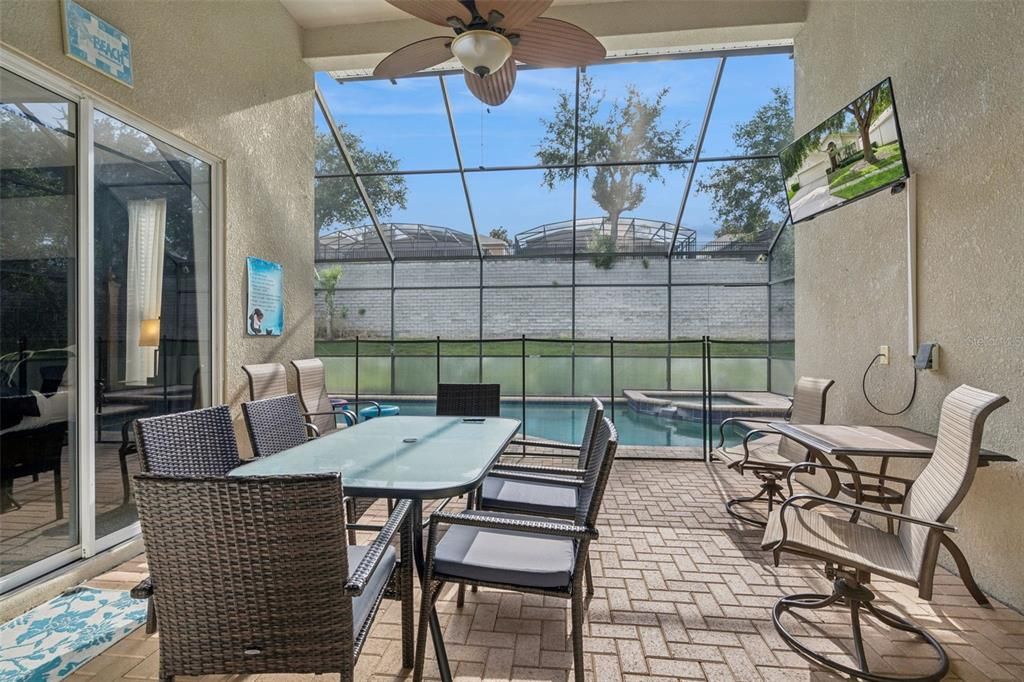 For Sale: $615,000 (6 beds, 3 baths, 2469 Square Feet)