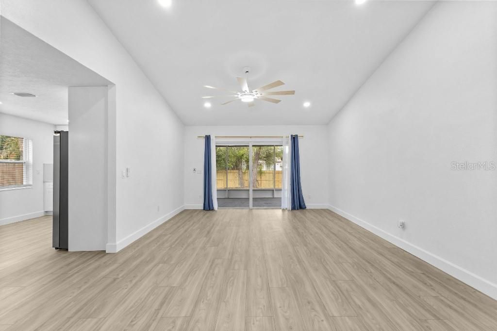En Venta: $384,900 (3 camas, 2 baños, 1422 Pies cuadrados)