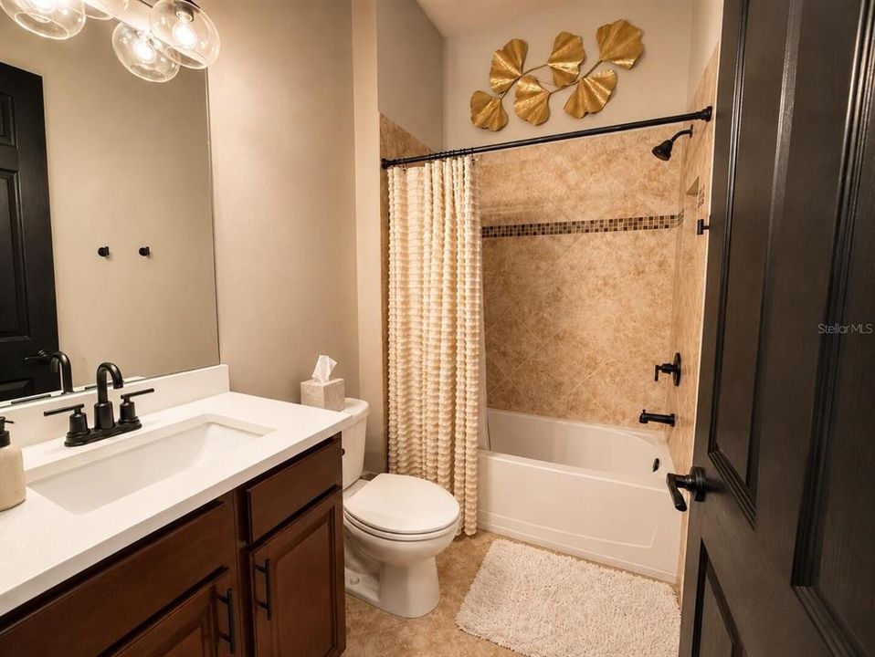En Venta: $1,079,000 (4 camas, 3 baños, 3200 Pies cuadrados)