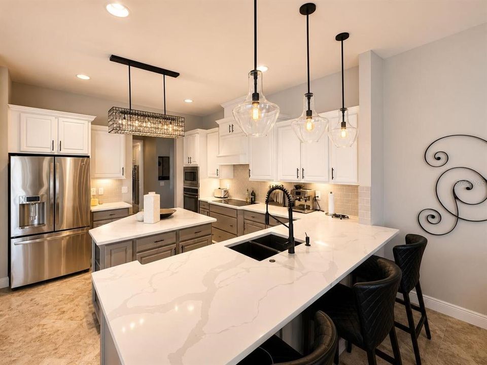 En Venta: $1,079,000 (4 camas, 3 baños, 3200 Pies cuadrados)