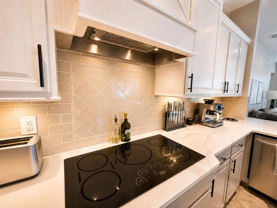 En Venta: $1,079,000 (4 camas, 3 baños, 3200 Pies cuadrados)