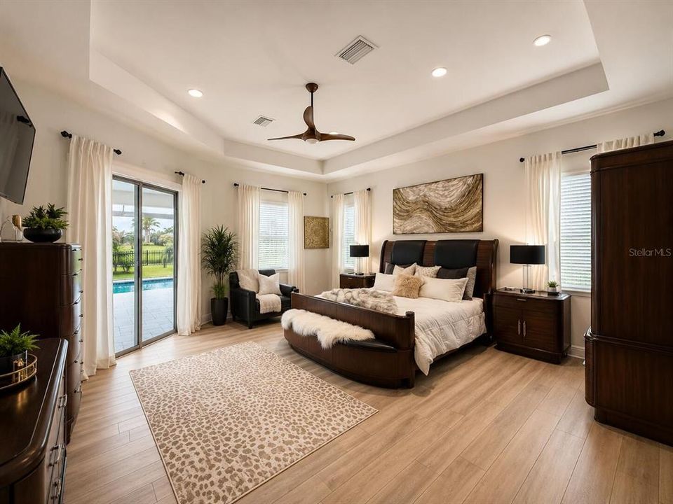 En Venta: $1,079,000 (4 camas, 3 baños, 3200 Pies cuadrados)