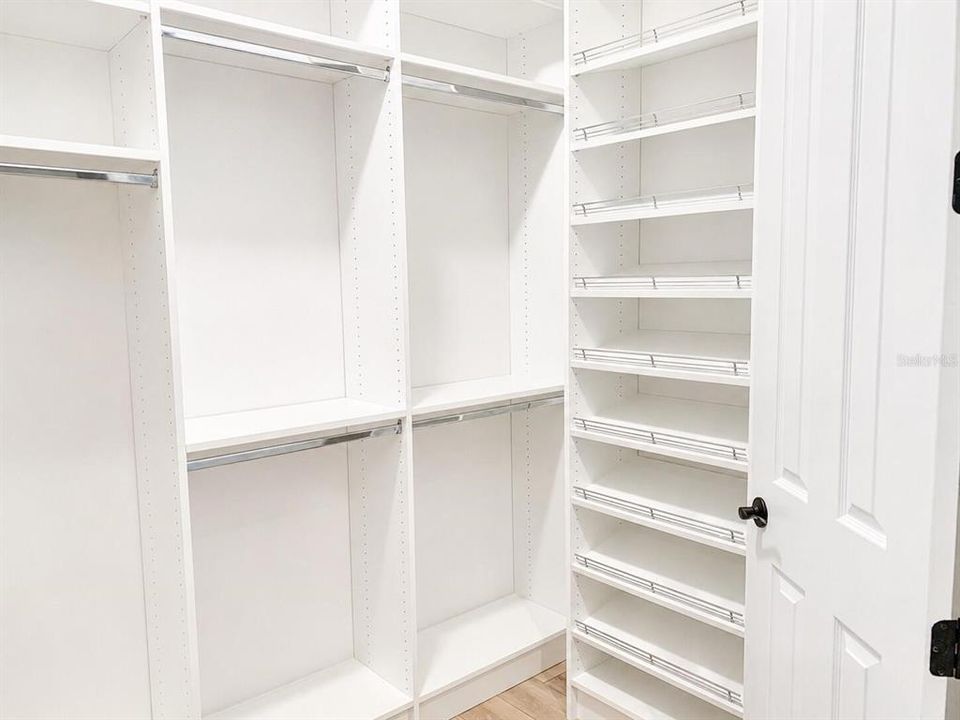 En Venta: $1,079,000 (4 camas, 3 baños, 3200 Pies cuadrados)