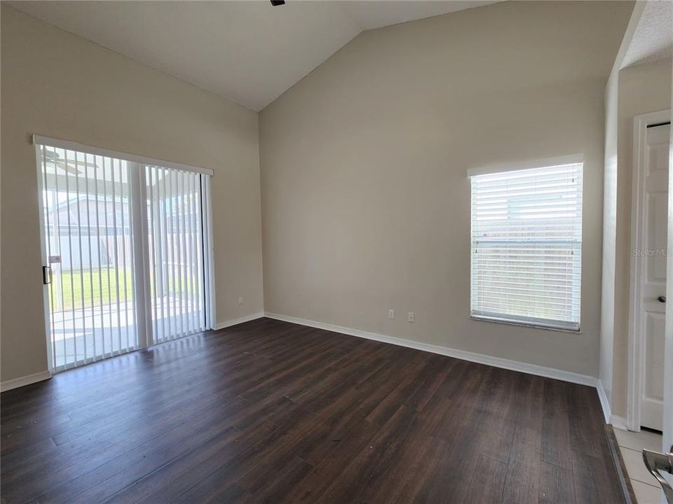 For Rent: $2,995 (3 beds, 2 baths, 1786 Square Feet)