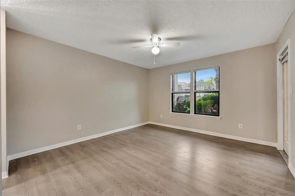 For Sale: $200,000 (3 beds, 2 baths, 1260 Square Feet)