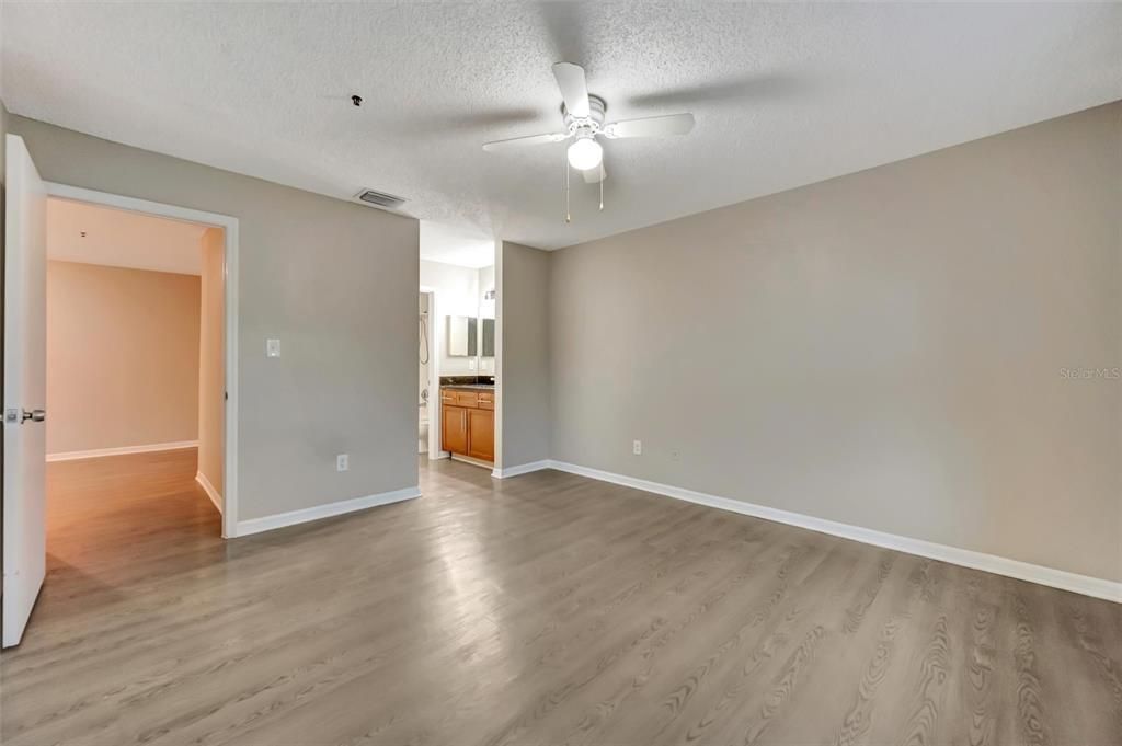 For Sale: $200,000 (3 beds, 2 baths, 1260 Square Feet)
