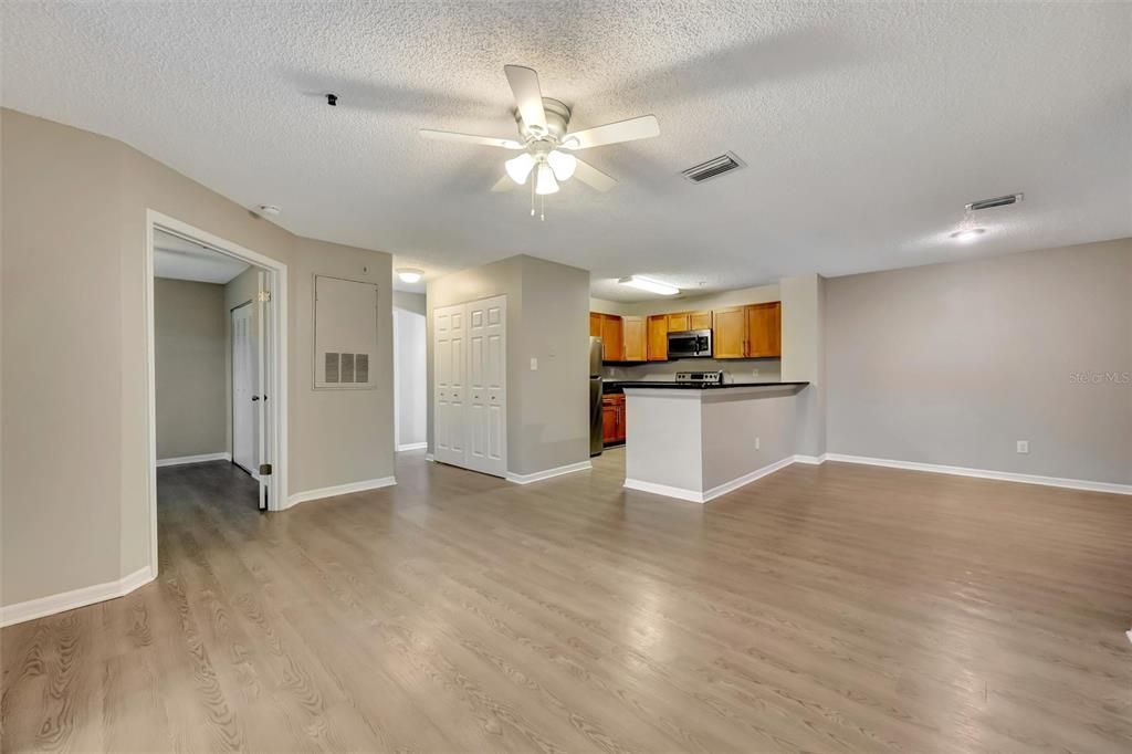 For Sale: $200,000 (3 beds, 2 baths, 1260 Square Feet)