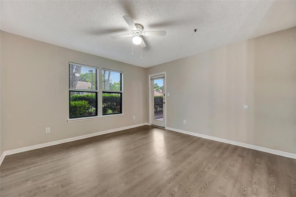 For Sale: $200,000 (3 beds, 2 baths, 1260 Square Feet)