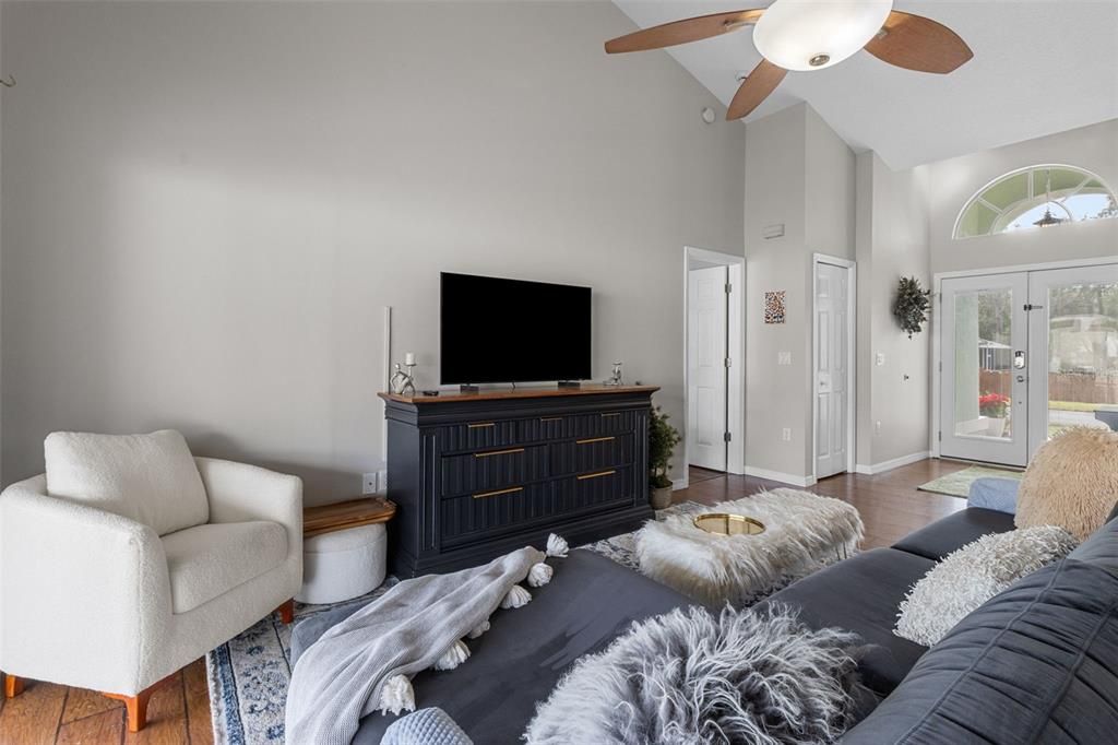 For Sale: $415,000 (3 beds, 2 baths, 1487 Square Feet)