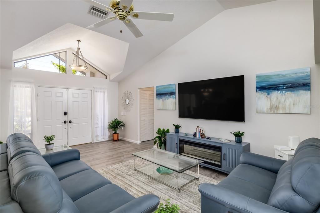Activo con contrato: $399,000 (3 camas, 3 baños, 2277 Pies cuadrados)
