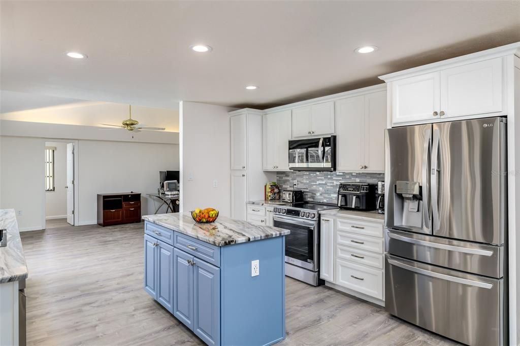 Activo con contrato: $399,000 (3 camas, 3 baños, 2277 Pies cuadrados)