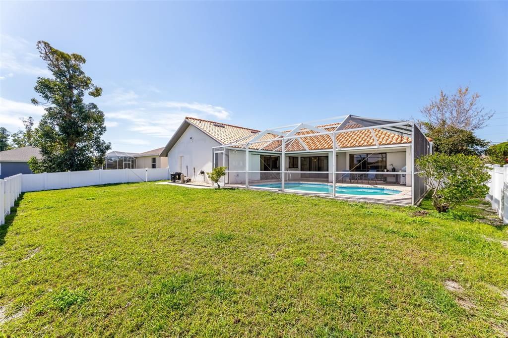 Activo con contrato: $399,000 (3 camas, 3 baños, 2277 Pies cuadrados)