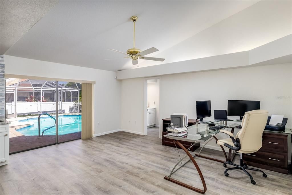Activo con contrato: $399,000 (3 camas, 3 baños, 2277 Pies cuadrados)
