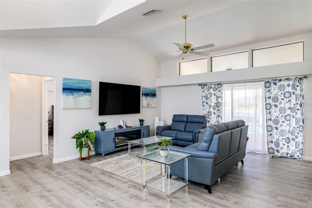 Activo con contrato: $399,000 (3 camas, 3 baños, 2277 Pies cuadrados)