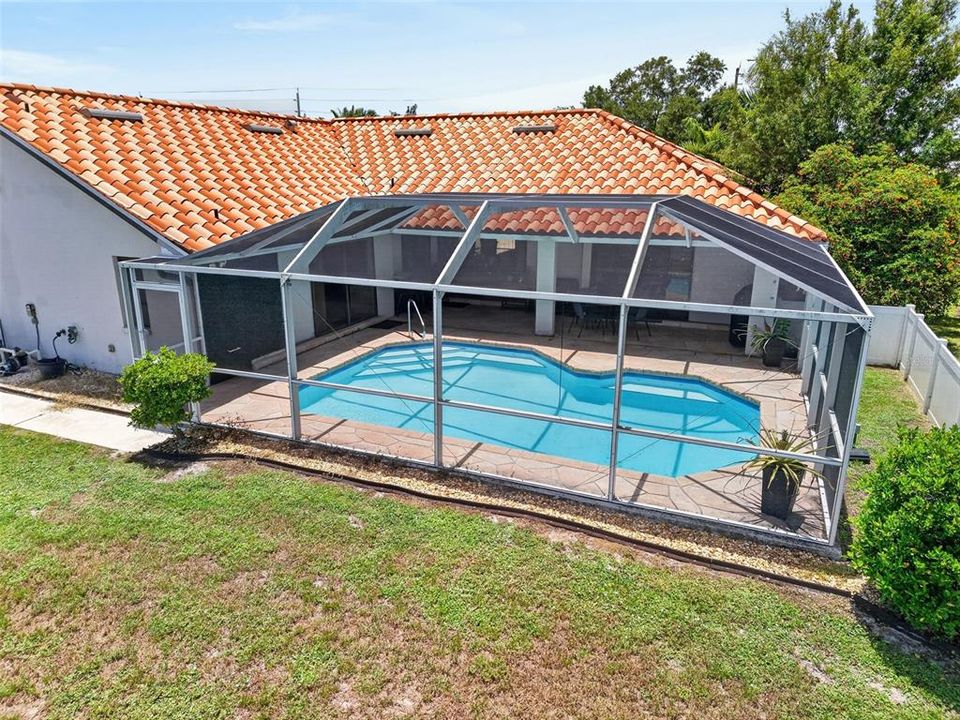 Activo con contrato: $399,000 (3 camas, 3 baños, 2277 Pies cuadrados)