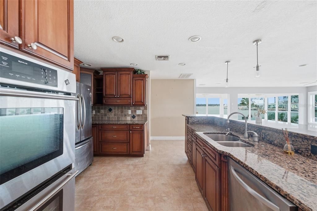 En Venta: $1,295,000 (3 camas, 3 baños, 2218 Pies cuadrados)