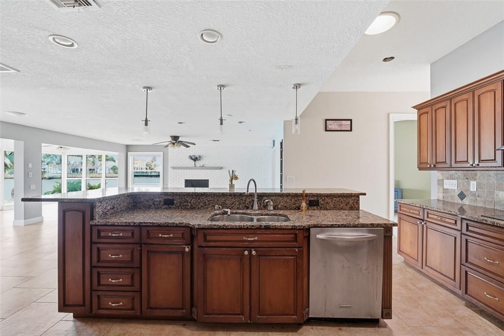 En Venta: $1,295,000 (3 camas, 3 baños, 2218 Pies cuadrados)