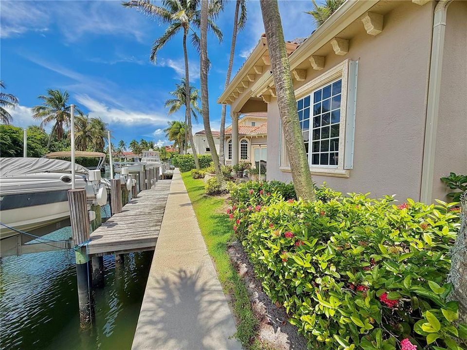 For Sale: $3,999,999 (4 beds, 4 baths, 4044 Square Feet)