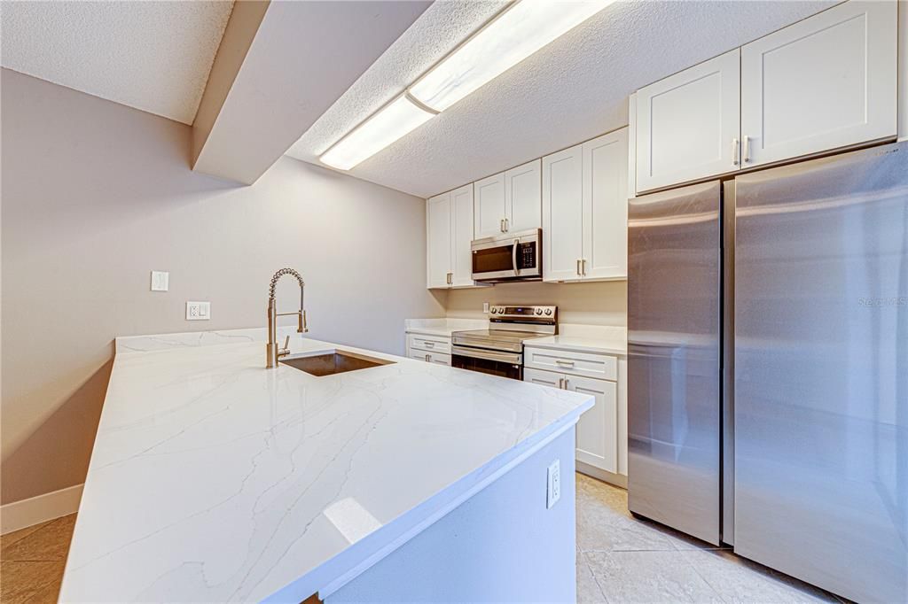 For Sale: $169,900 (2 beds, 2 baths, 1288 Square Feet)