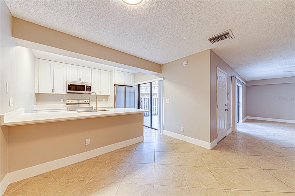 For Sale: $169,900 (2 beds, 2 baths, 1288 Square Feet)