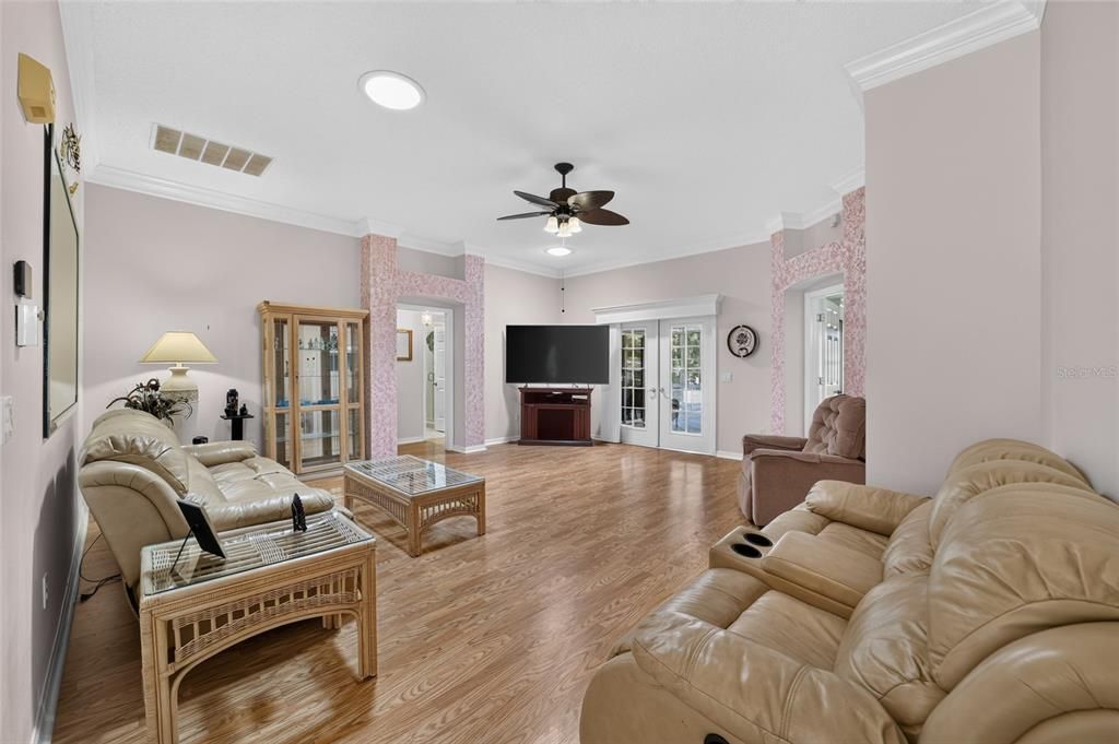 En Venta: $492,000 (3 camas, 2 baños, 1842 Pies cuadrados)