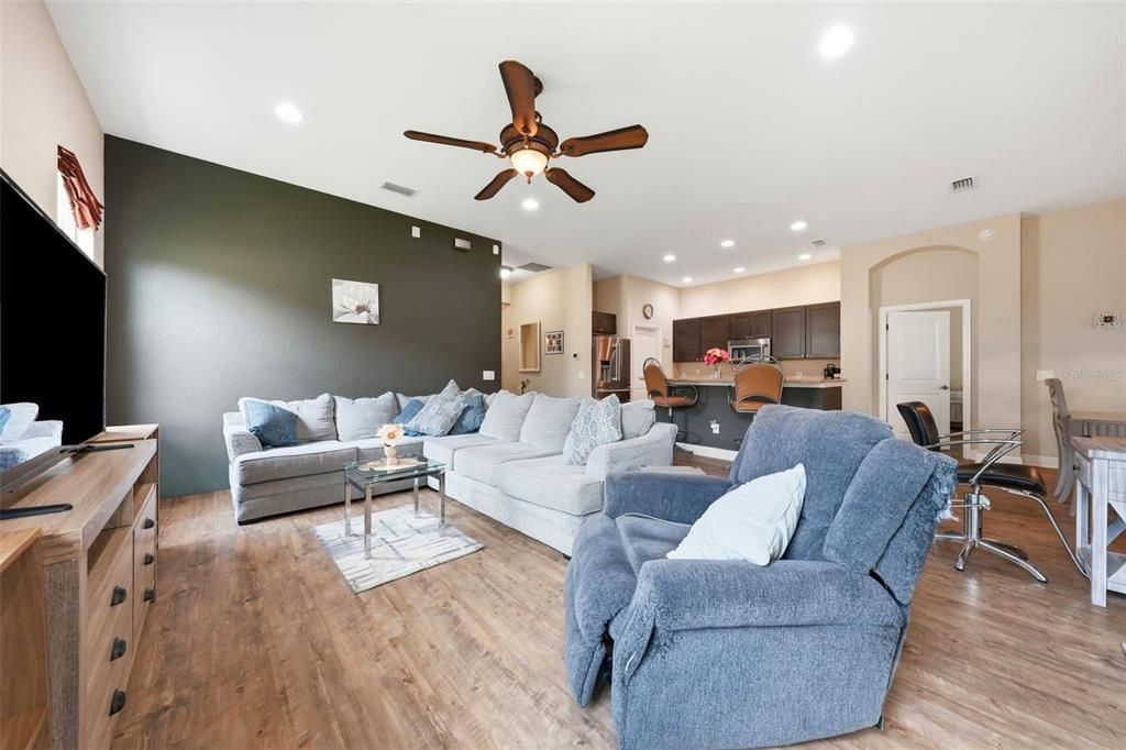 For Sale: $379,000 (3 beds, 2 baths, 1832 Square Feet)