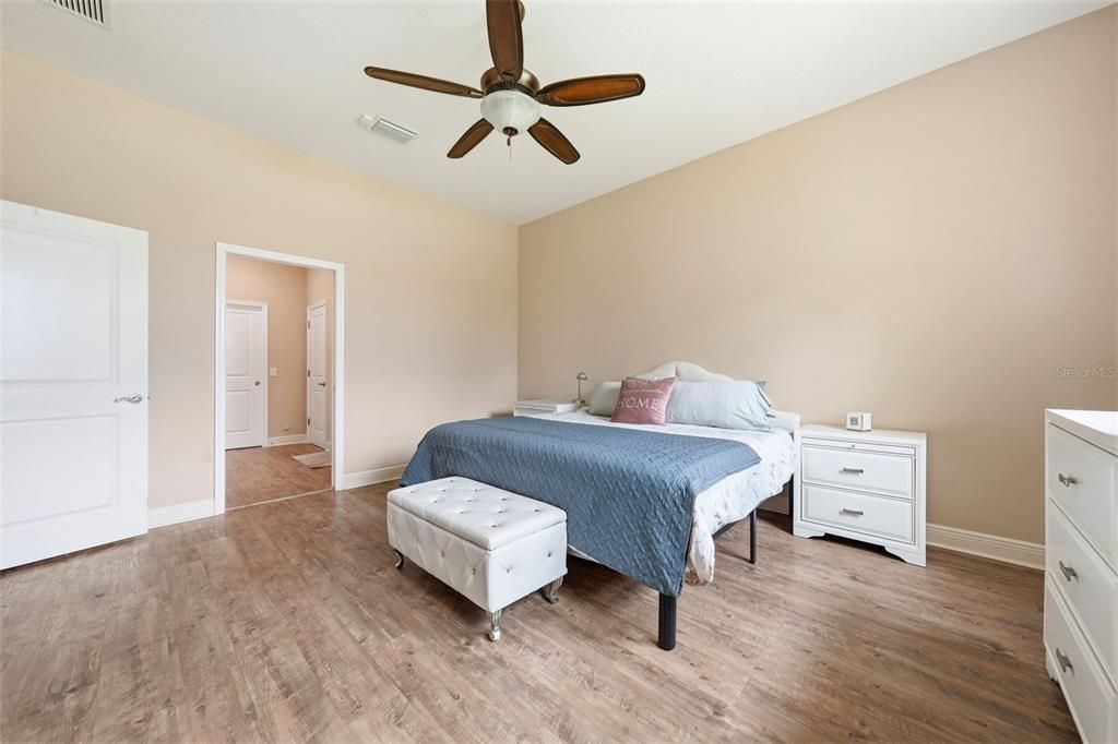 For Sale: $379,000 (3 beds, 2 baths, 1832 Square Feet)