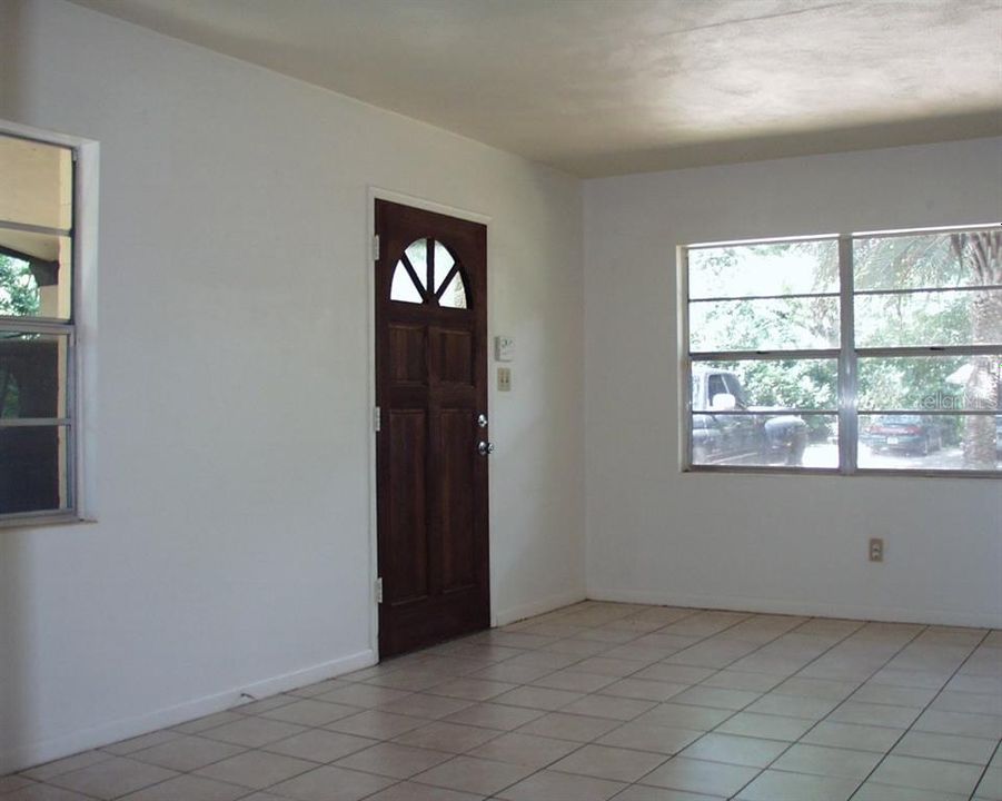 En Renta: $1,950 (3 camas, 1 baños, 1323 Pies cuadrados)