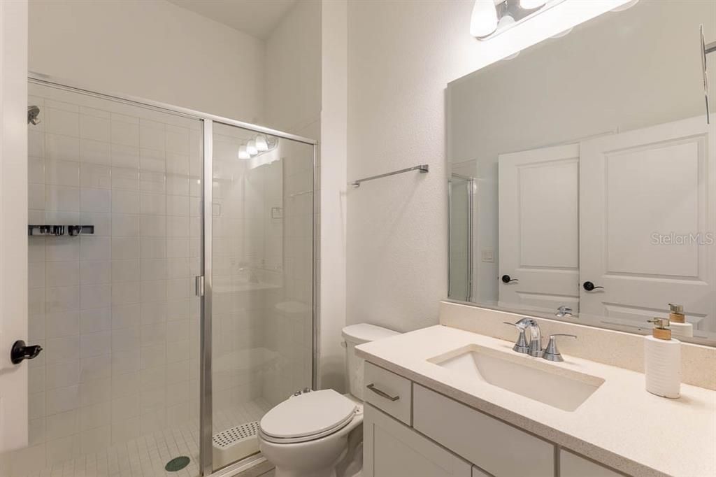 En Venta: $455,000 (4 camas, 3 baños, 2200 Pies cuadrados)