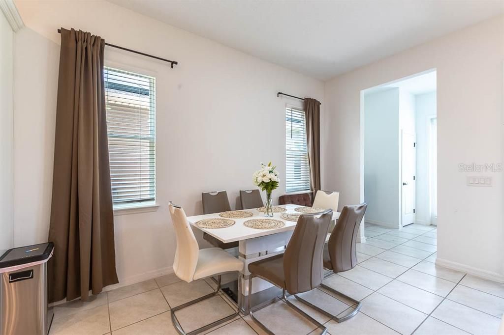 En Venta: $455,000 (4 camas, 3 baños, 2200 Pies cuadrados)