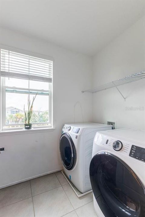 En Venta: $455,000 (4 camas, 3 baños, 2200 Pies cuadrados)