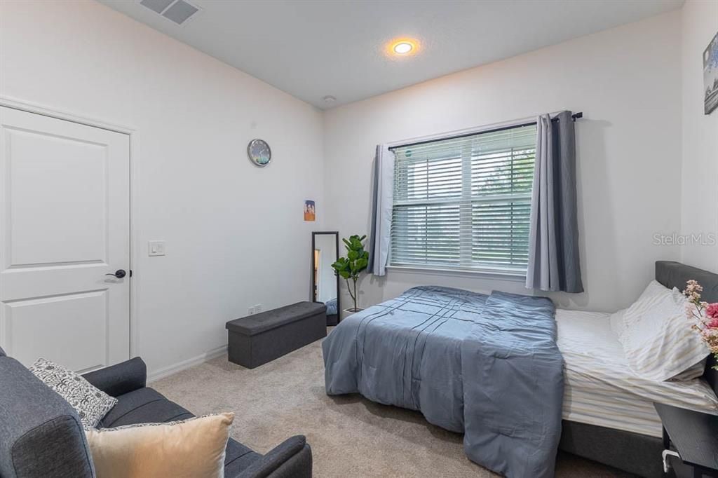 En Venta: $455,000 (4 camas, 3 baños, 2200 Pies cuadrados)