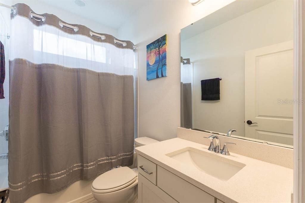 En Venta: $455,000 (4 camas, 3 baños, 2200 Pies cuadrados)