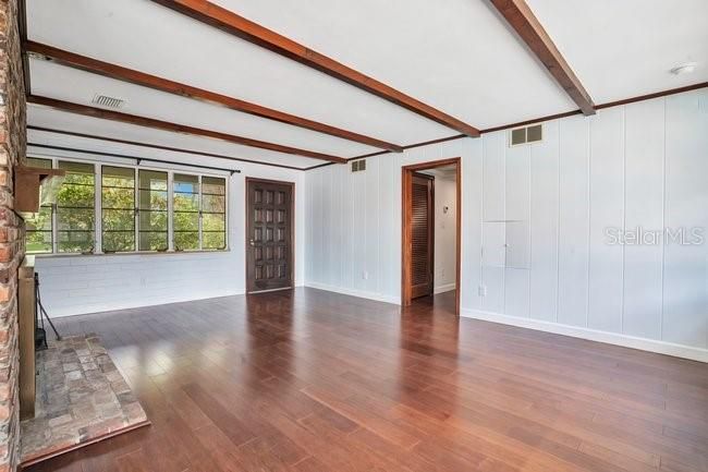 For Sale: $449,000 (3 beds, 2 baths, 1838 Square Feet)