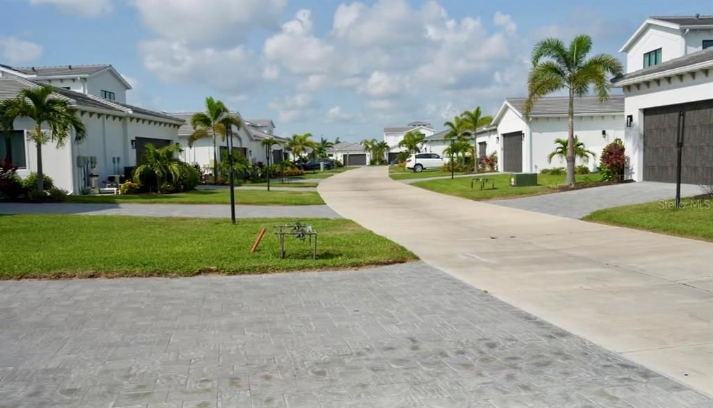 For Sale: $1,950,000 (4 beds, 5 baths, 4069 Square Feet)