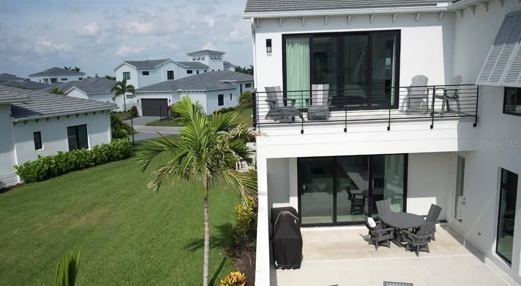 For Sale: $1,950,000 (4 beds, 5 baths, 4069 Square Feet)