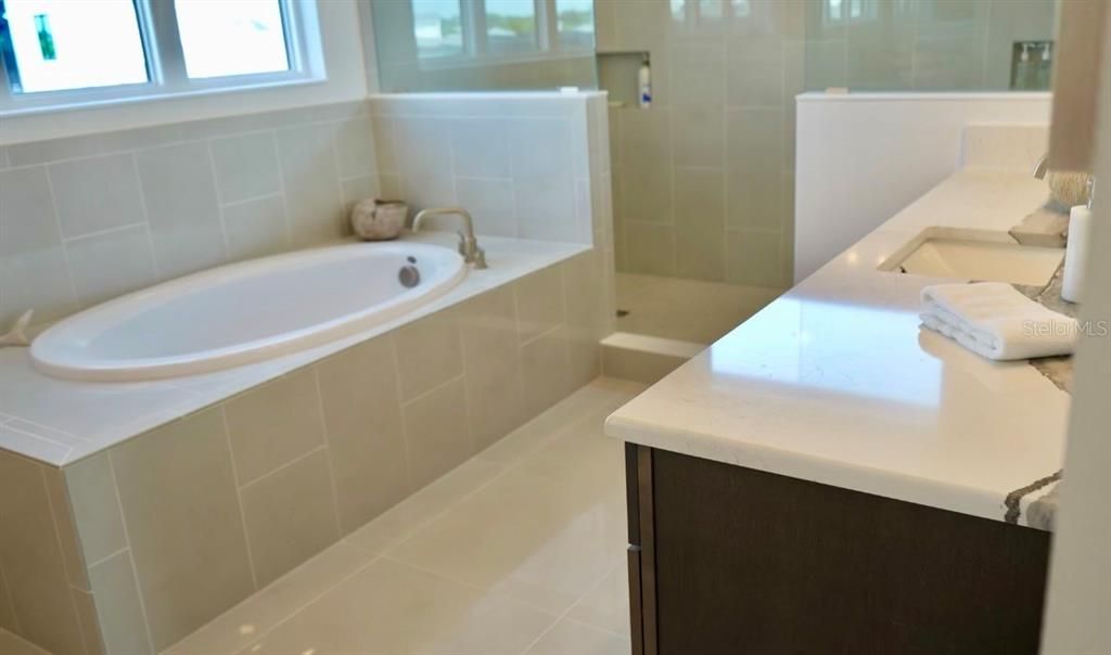 For Sale: $1,950,000 (4 beds, 5 baths, 4069 Square Feet)