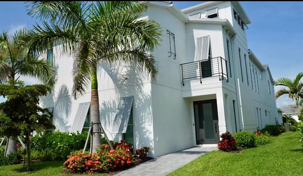 For Sale: $1,950,000 (4 beds, 5 baths, 4069 Square Feet)