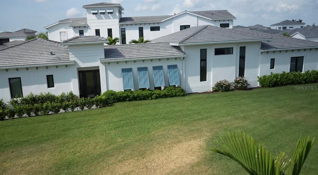 For Sale: $1,950,000 (4 beds, 5 baths, 4069 Square Feet)