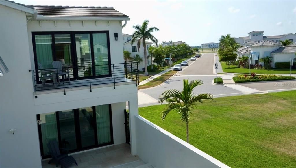For Sale: $1,950,000 (4 beds, 5 baths, 4069 Square Feet)